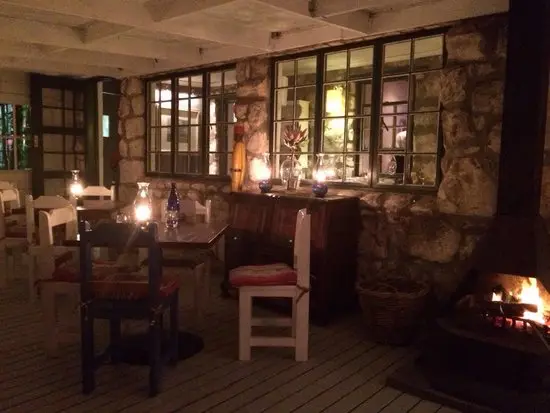 rear-dining-room.jpg