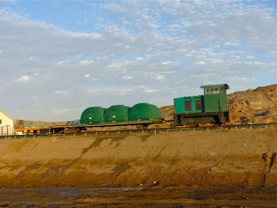 hbcb645b.jpg