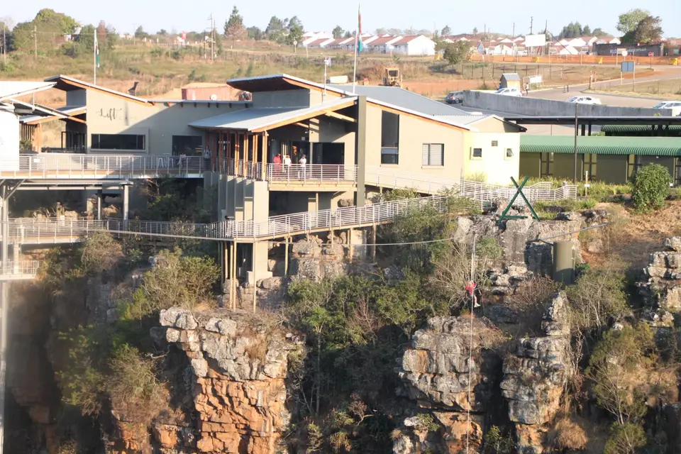 2019_08Zim:SA:Swasi_8033.JPG