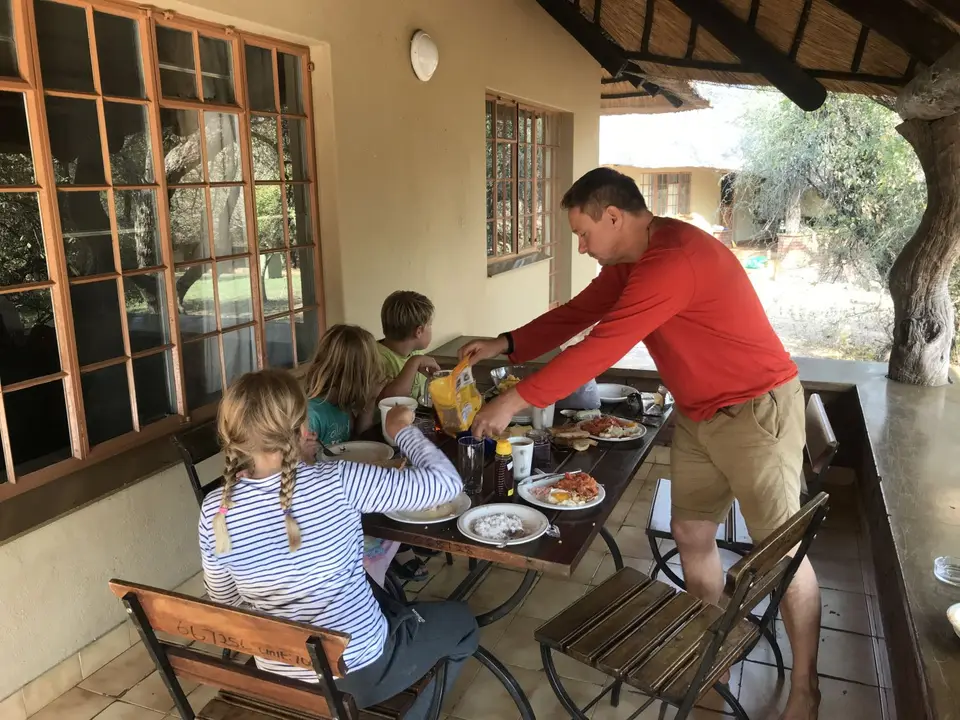 2019_08Zim:SA:Swasi_8759.JPG