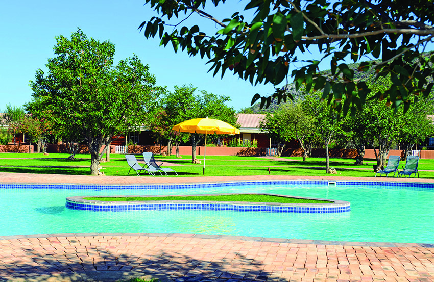 Damara Mopane Lodge, Pool