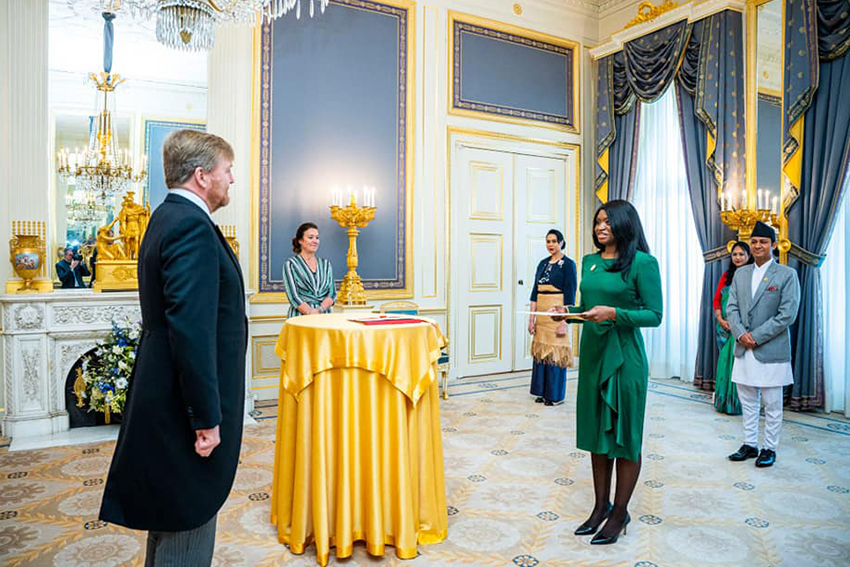 Namibias Botschafterin und König Willem-Alexander