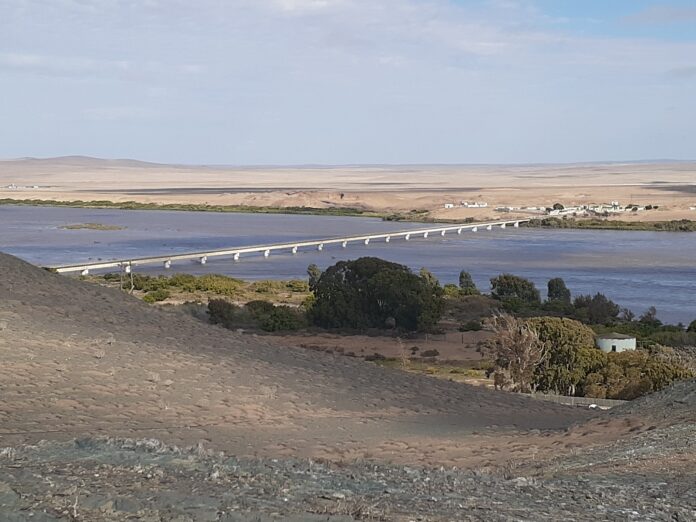 Grenzübergang Oranjemund Nachricht (2.03.22) über die Wiedereröffnung des Grenzübergangs zwischen Südafrika und Namibia bei Oranjemund.