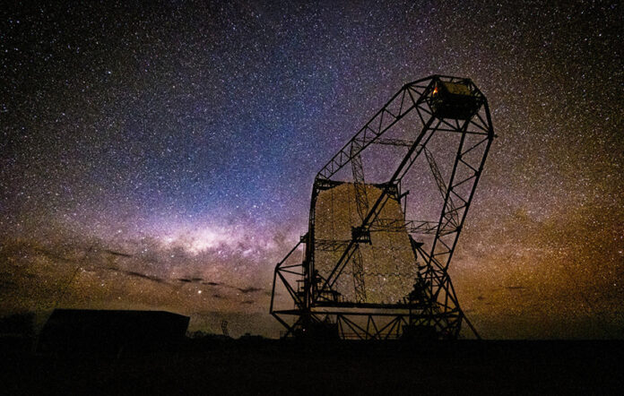 HESS-Telskop bei Nacht, Namibia